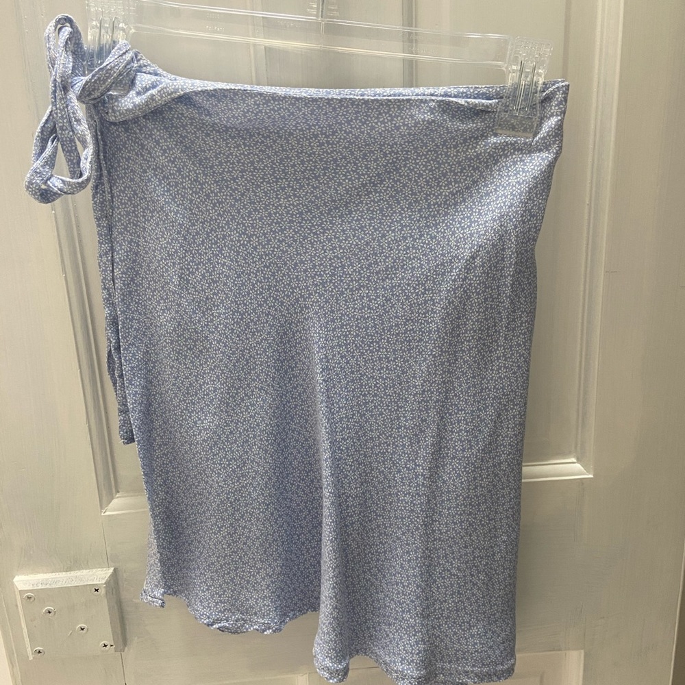 Brandy Melville Blue and White Floral Wrap Skirt
